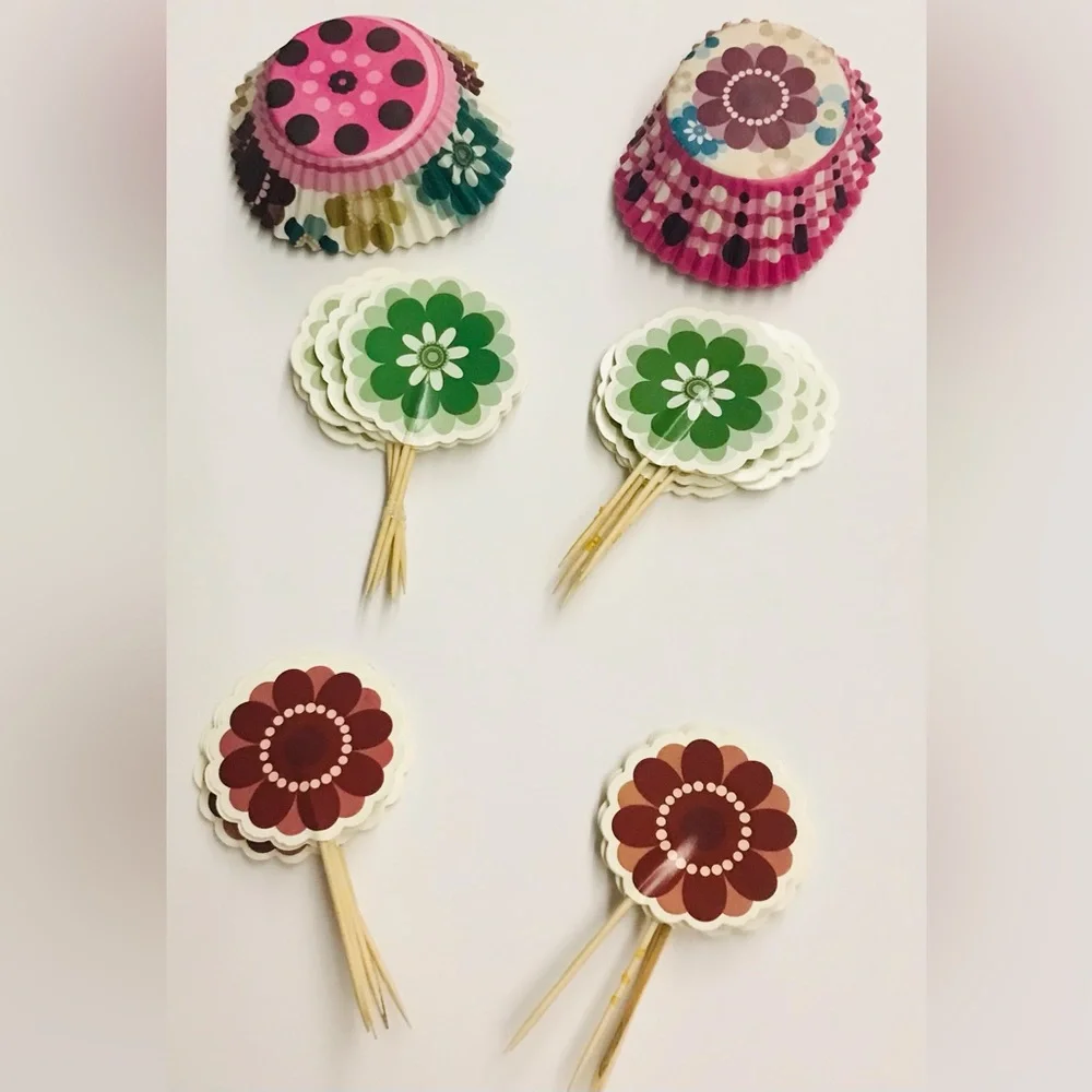 New Cupcake Kit 22 Toppers and 23 Cupcake Liners Floral Pattern